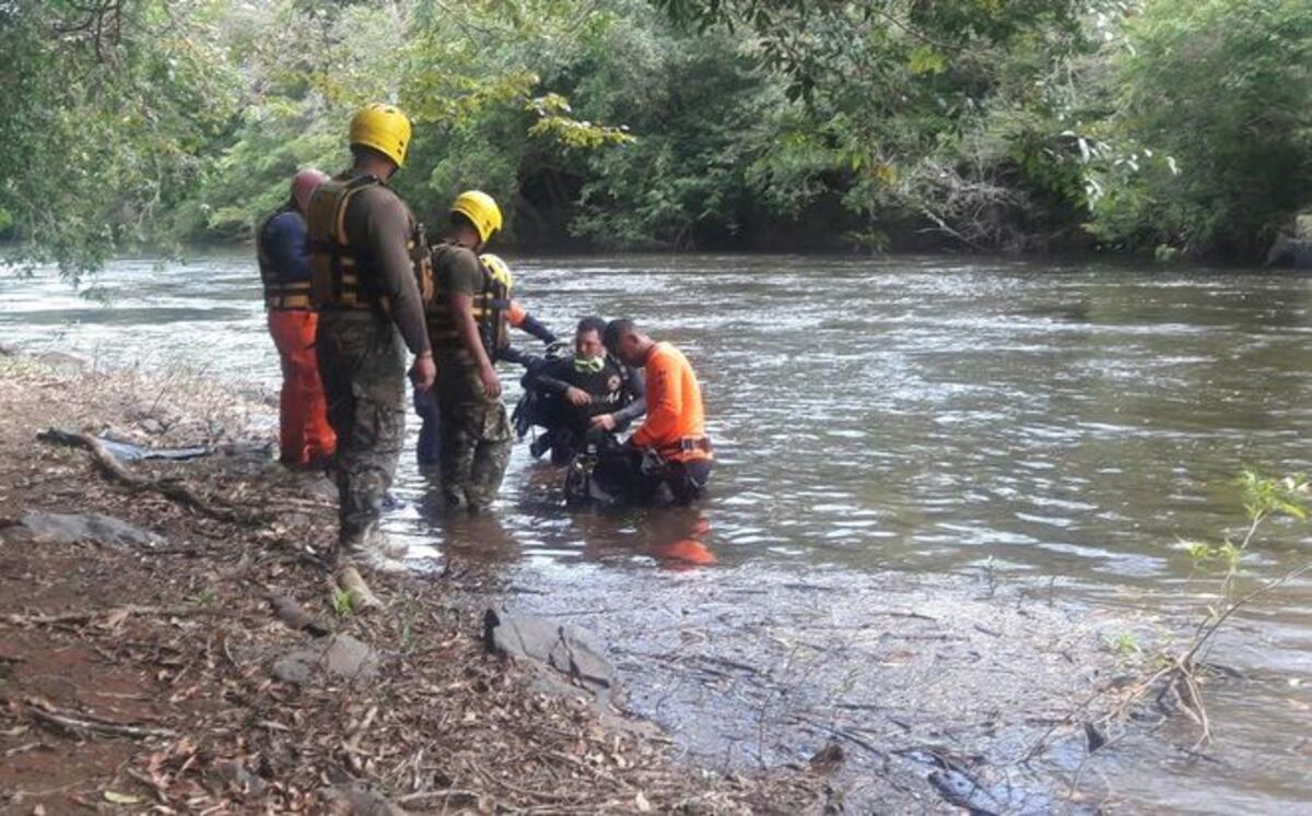 Joven fue sorprendido por las profundidades de la laguna y muere ahogado