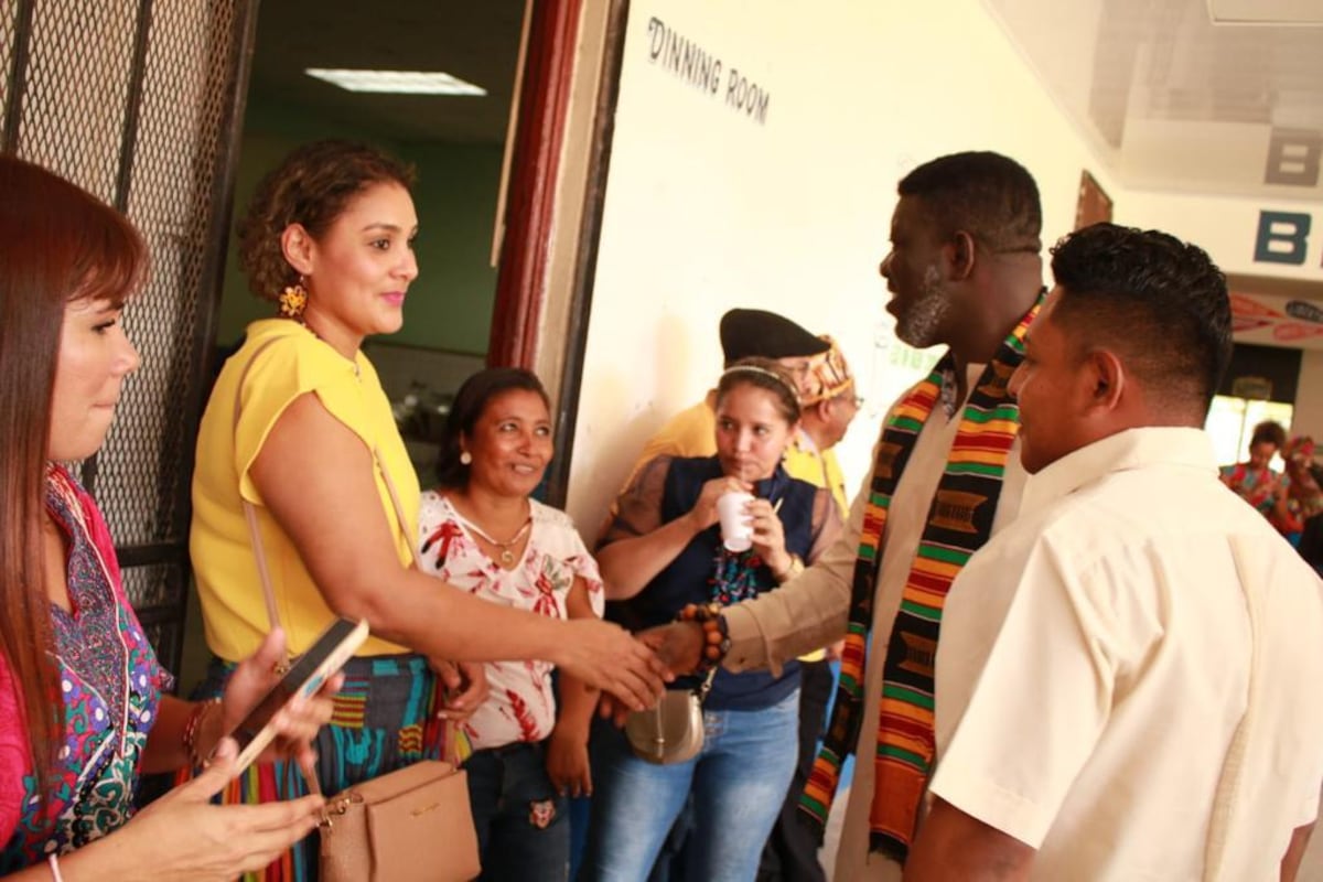 Causa revuelo en Antón. El príncipe admite que aún hay racismo. A Río Abajo sí irá con su princesa. Video