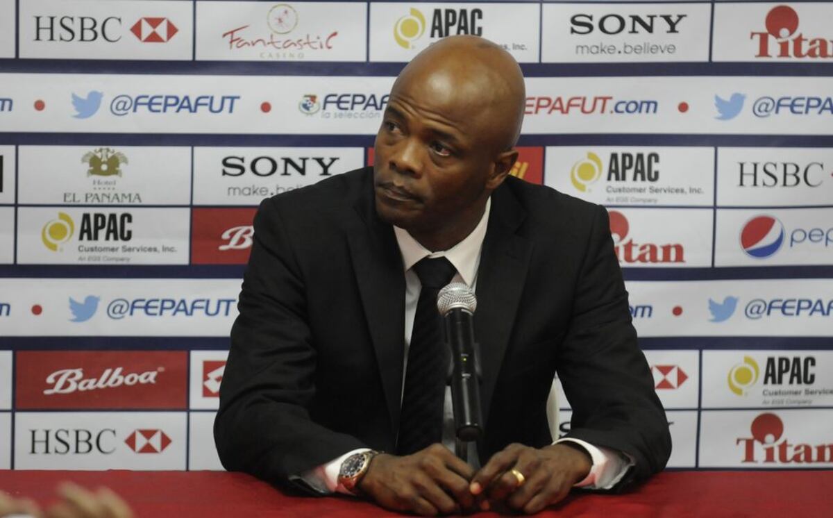 Julio Dely Valdés renuncia a su puesto en España