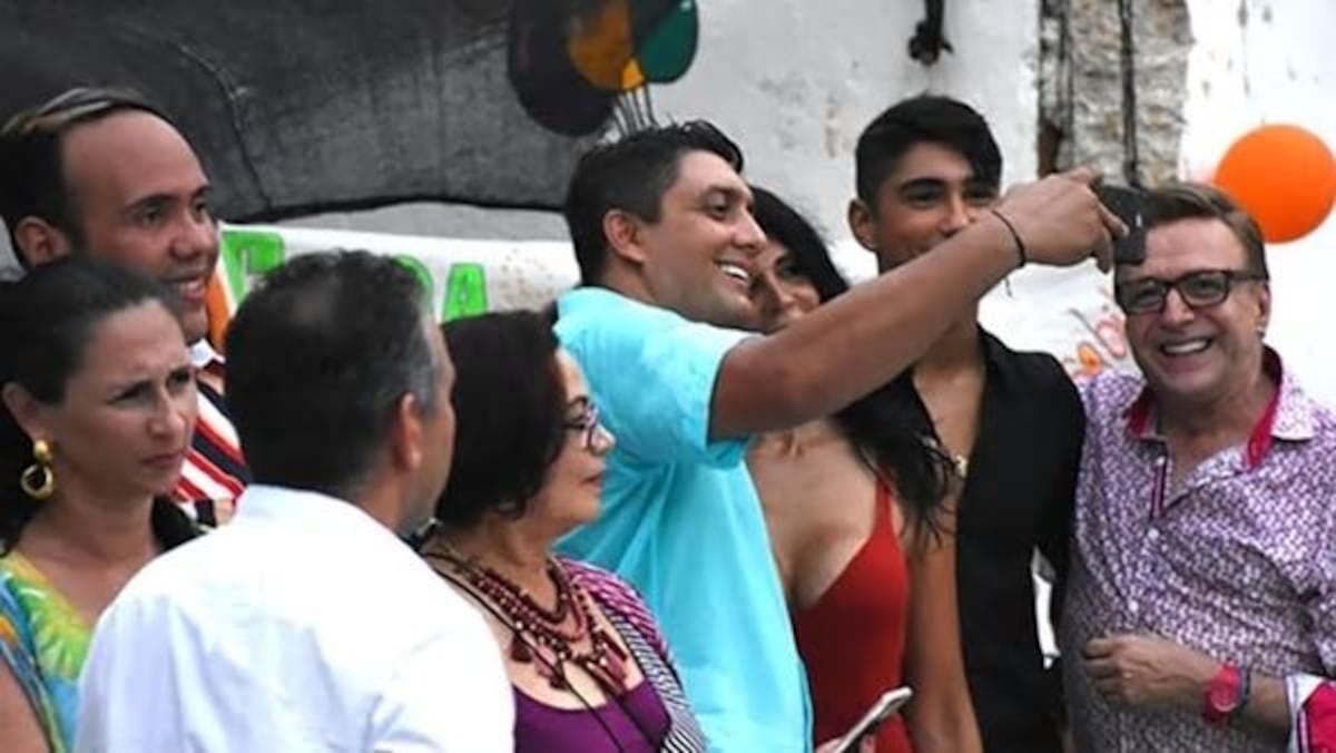 La selfie con la proxeneta La Madame que le costó el puesto a alto funcionario