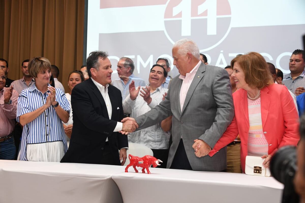 Navarro declina. Apoya a Pérez Balladares para elección del 16 de septiembre