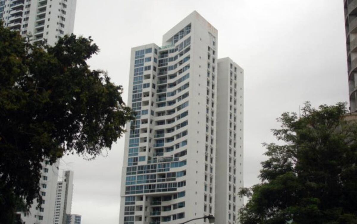 Mujer cae desde el décimo piso de un edificio en San Francisco