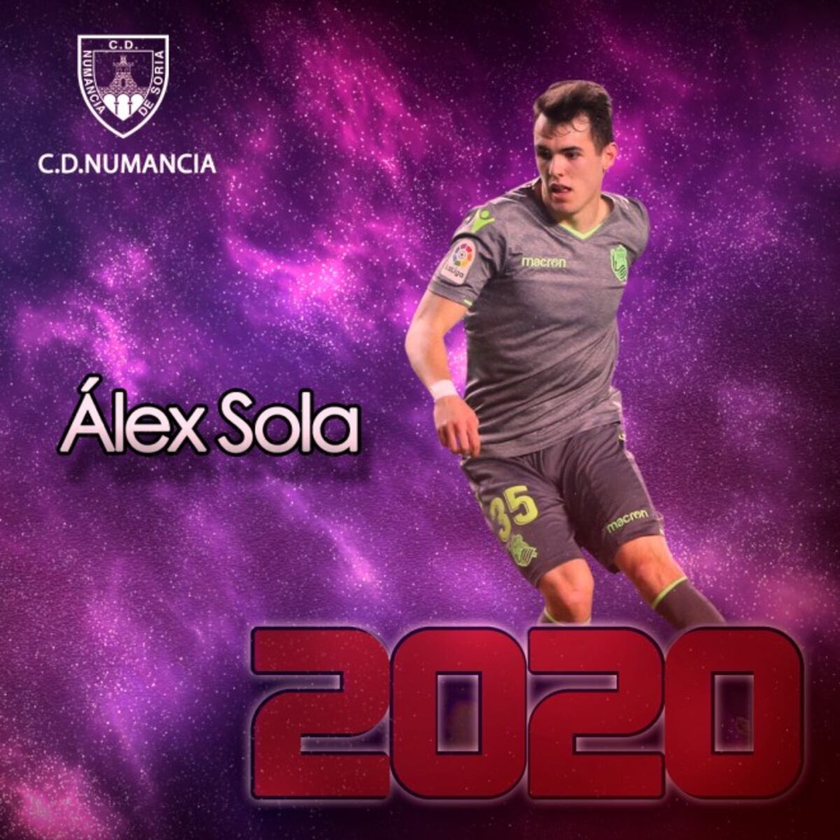 Álex Sola le gana la partida a Amir Murillo en el Numancia