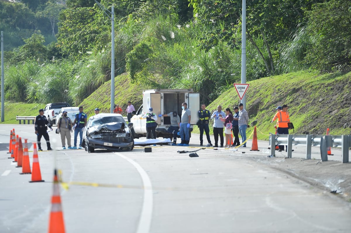 Hombre muere al chocar contra barandal metálico en el Corredor Norte