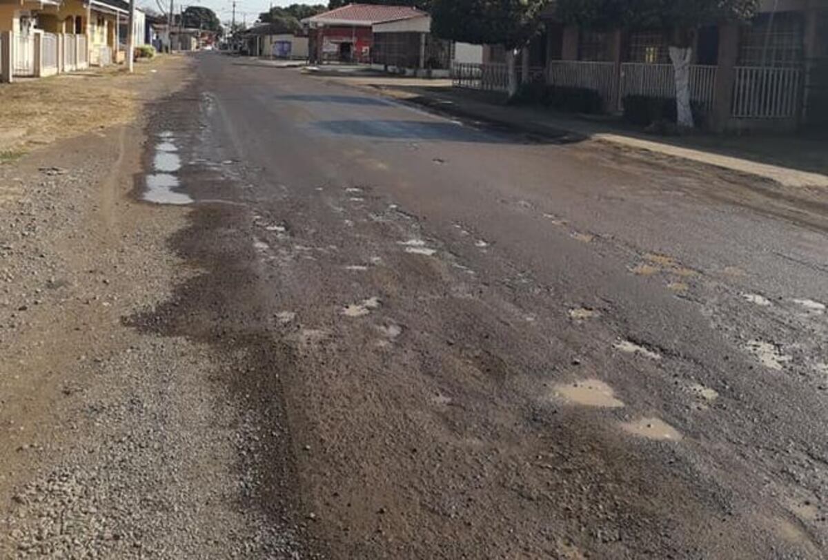 Piden al alcalde y director del MOP solución para calles de Pocrí en Aguadulce 