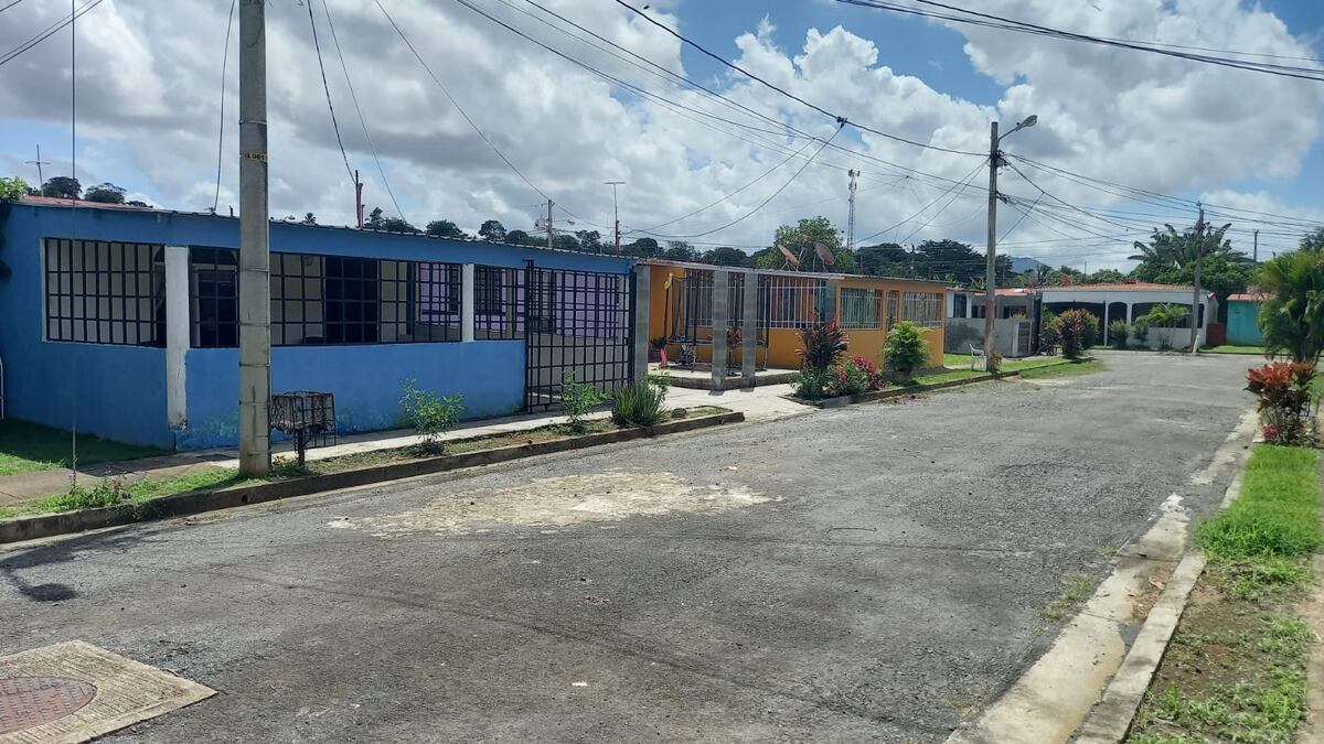 En la barriada Brisa Mar, en Puerto Caimito tienen más de 10 horas sin luz 