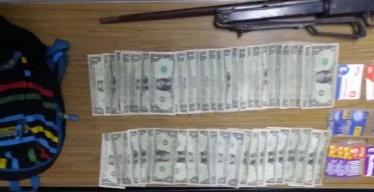 Dos delincuentes armados, uno de ellos  menor de edad fueron aprehendidos por robar 