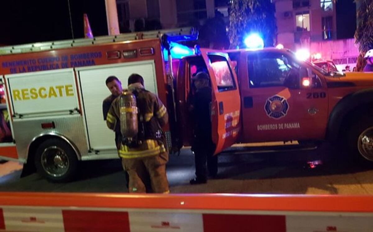 Se registra incendio en un edificio en Condado del Rey. Menores atrapados 