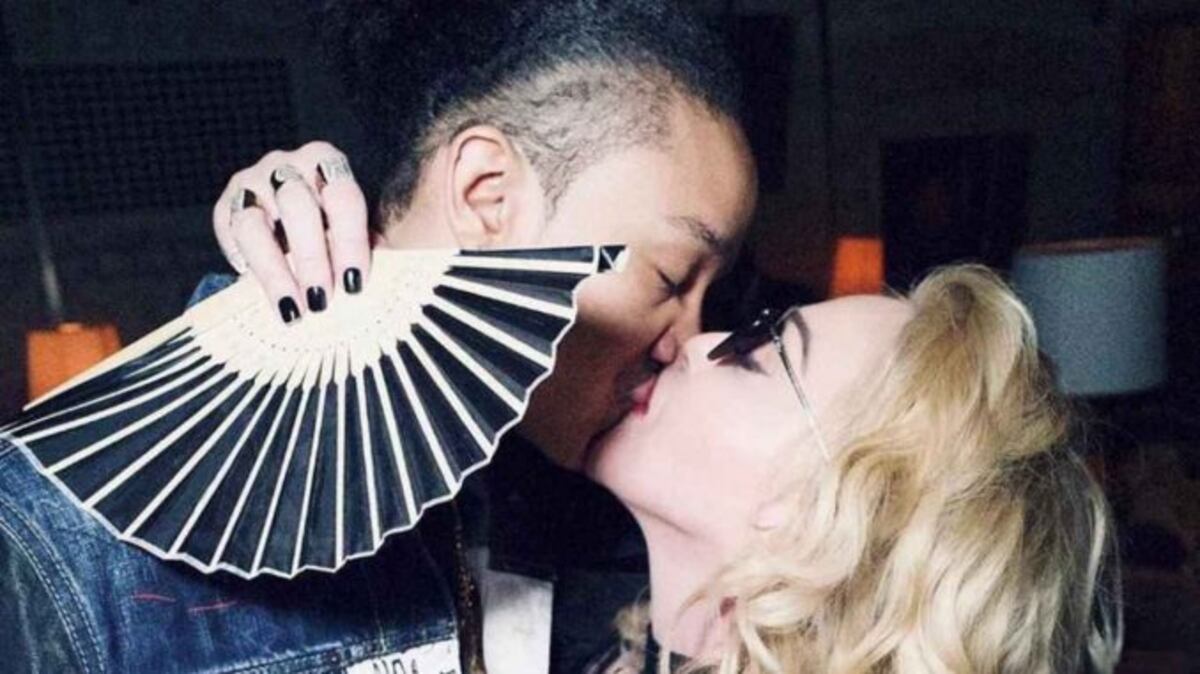 El pollo de Madonna cumple 26 añitos y la reina del pop lo llena de piropos en el Instagram