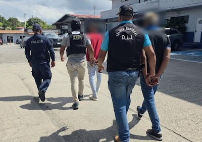 Matan al taxista Juan dentro de su vehículo en La Paz; dos jóvenes caen por el crimen