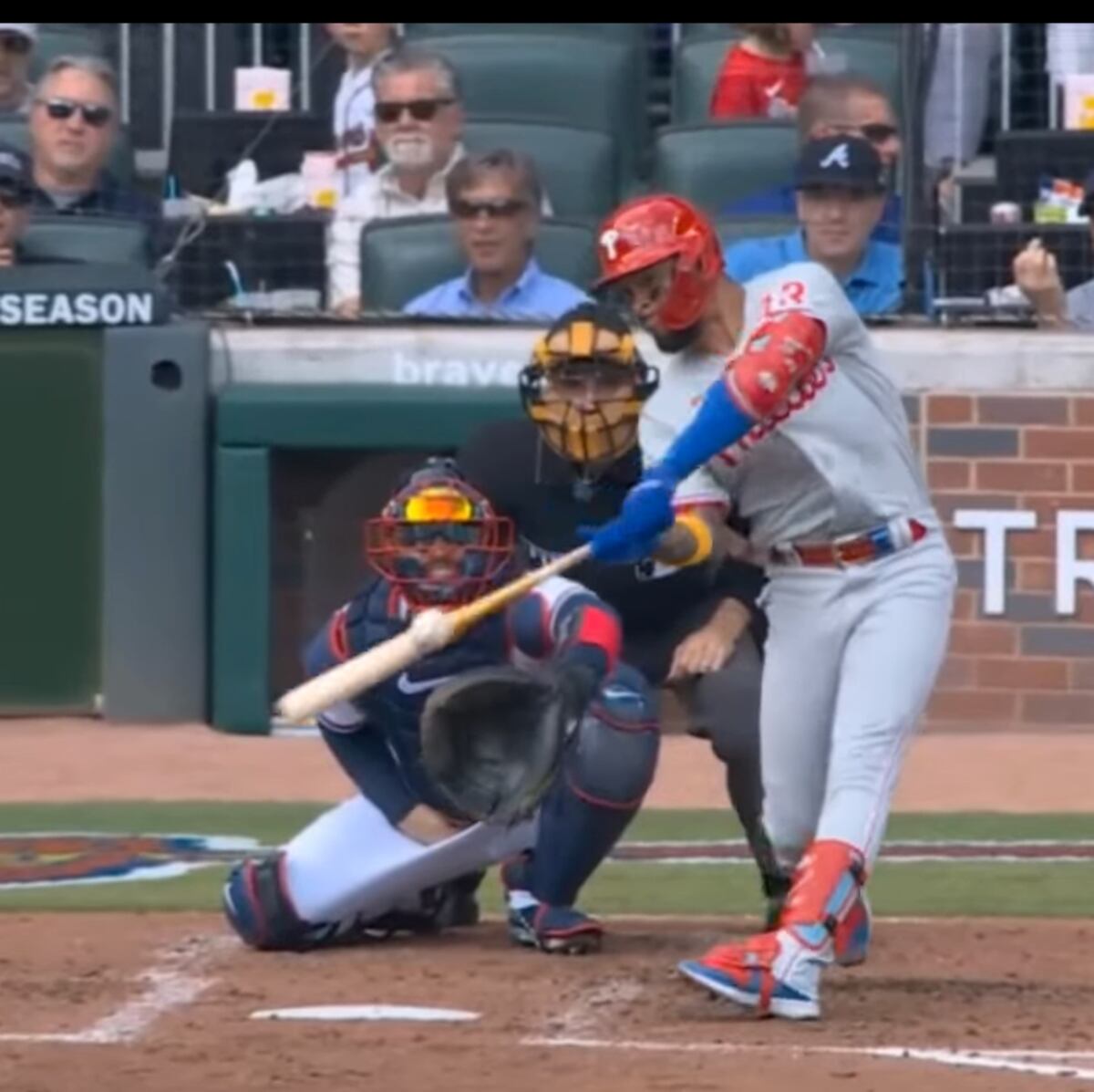 Filis del panameño Sosa pegan primero en su Serie Divisional