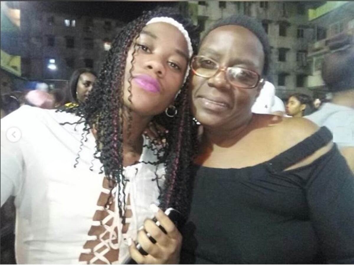 Hija de Nilka 'Ayúdame Calderón' se disculpa por su live del caos en Multiplaza