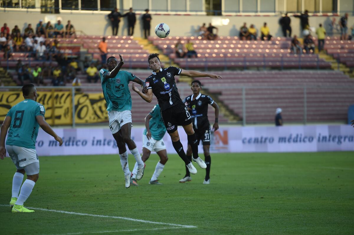Tauro no aprovechó su localía y cierran en casa del CAI