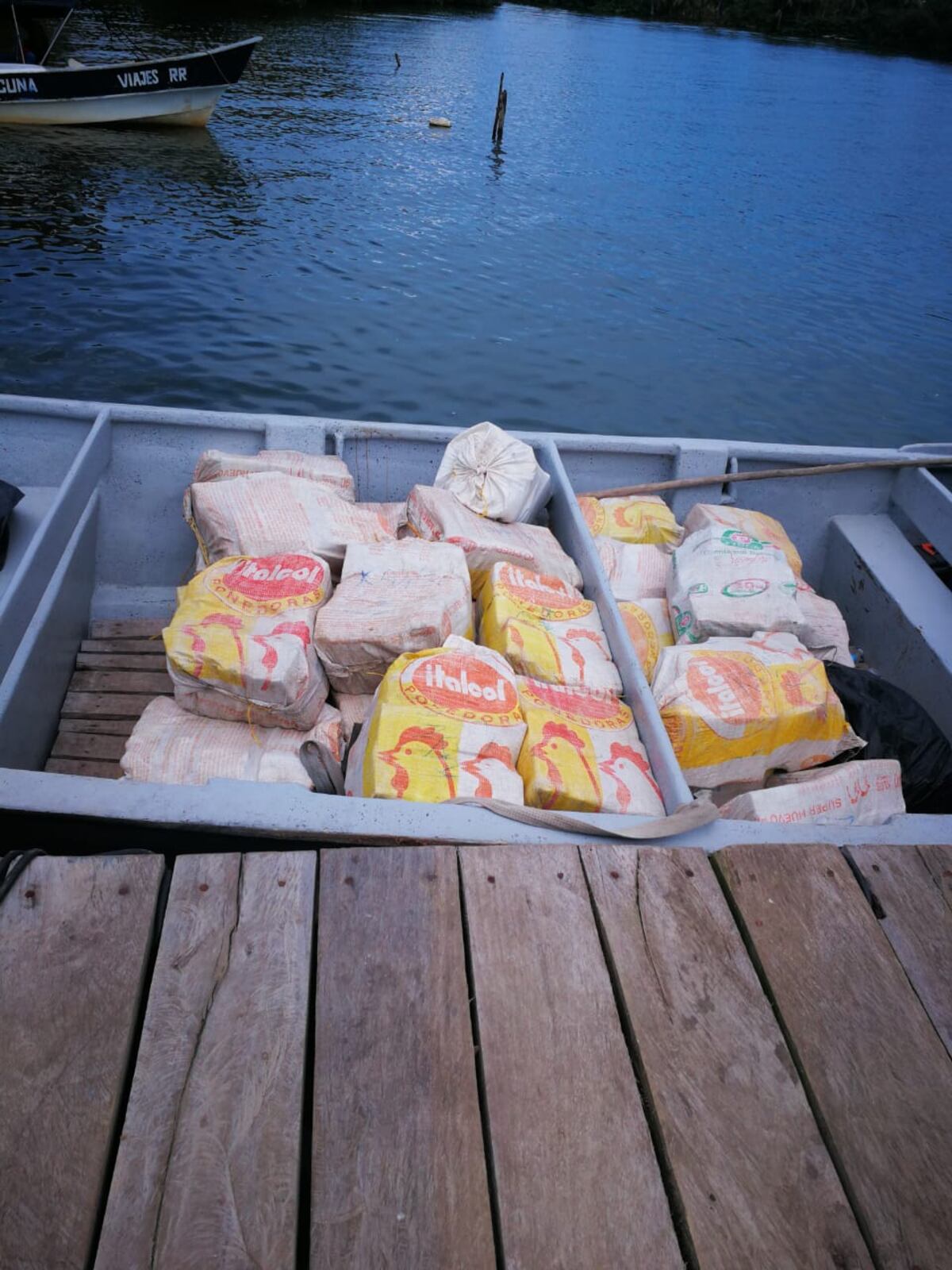 Senafront se enfrenta a tiros con colombianos en alta mar y les decomisa droga