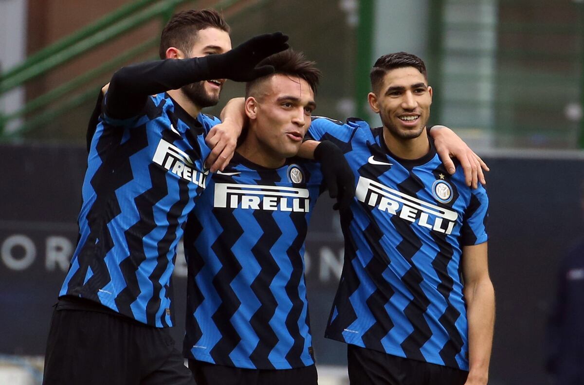 Lautaro Martínez impulsa al Inter con un triplete en la goleada sobre el Crotone