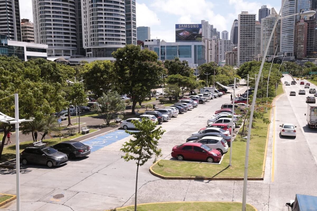 Atentos. Desde este lunes cerrarán por 45 días estacionamientos de la Cinta Costera | Video