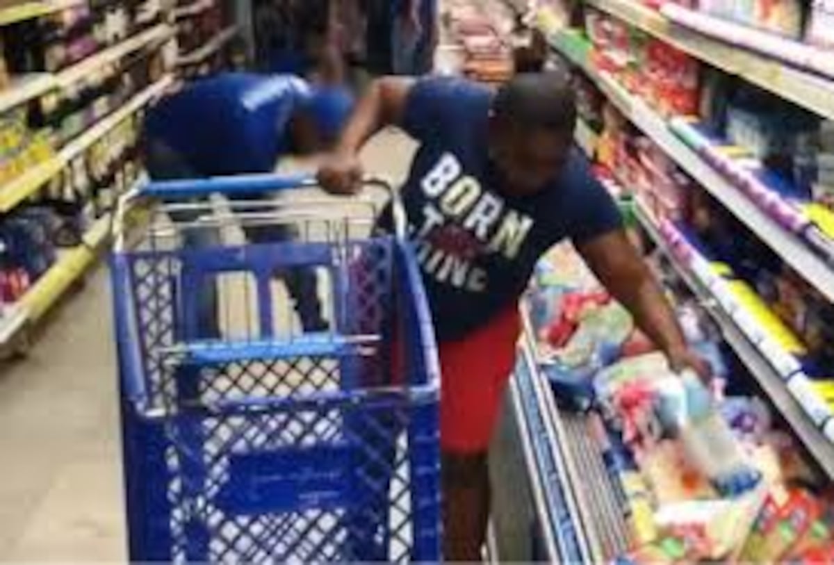 Mujer no aprovecha premio de super gratis por un minuto y el video se hace viral