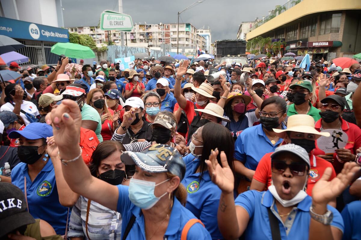 Empresarios abogan por una mesa de negociación y parar con los cierres de vías