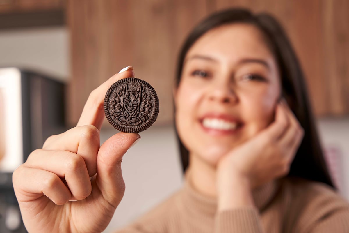 Adivina Adivinador: Dos íconos unidos. ¿Cuáles son?  Oreo y la película The Batman, se unen para llevar emoción a sus fanáticos