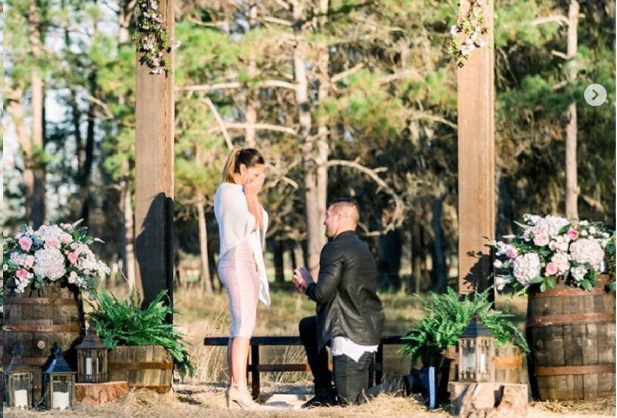 Miss Universo se comprometió con jugador de la NFL