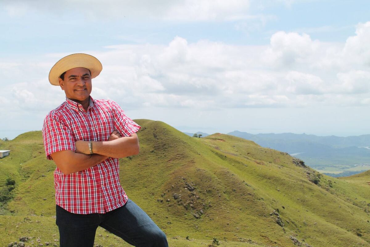 Presentador de TV, Kendal Royo, en estado delicado por covid-19. Jesús, alabao, lo ponen en cadena de oración