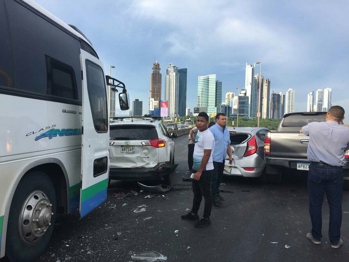 POR SI VAS AL ESTE. Accidente de tránsito tiene trancado el Corredor Sur 