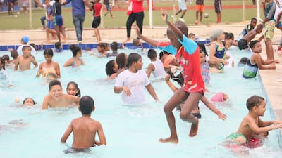 Alcaldía en modo verano: Modernización con QR en Summit y cursos de natación