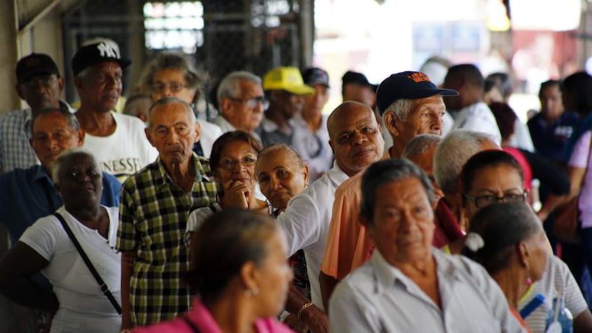¡UPS! CEPANIM colapsa por alta demanda: jubilados y usuarios acudieron presencialmente y el MEF comparte los enlaces oficiales para el trámite