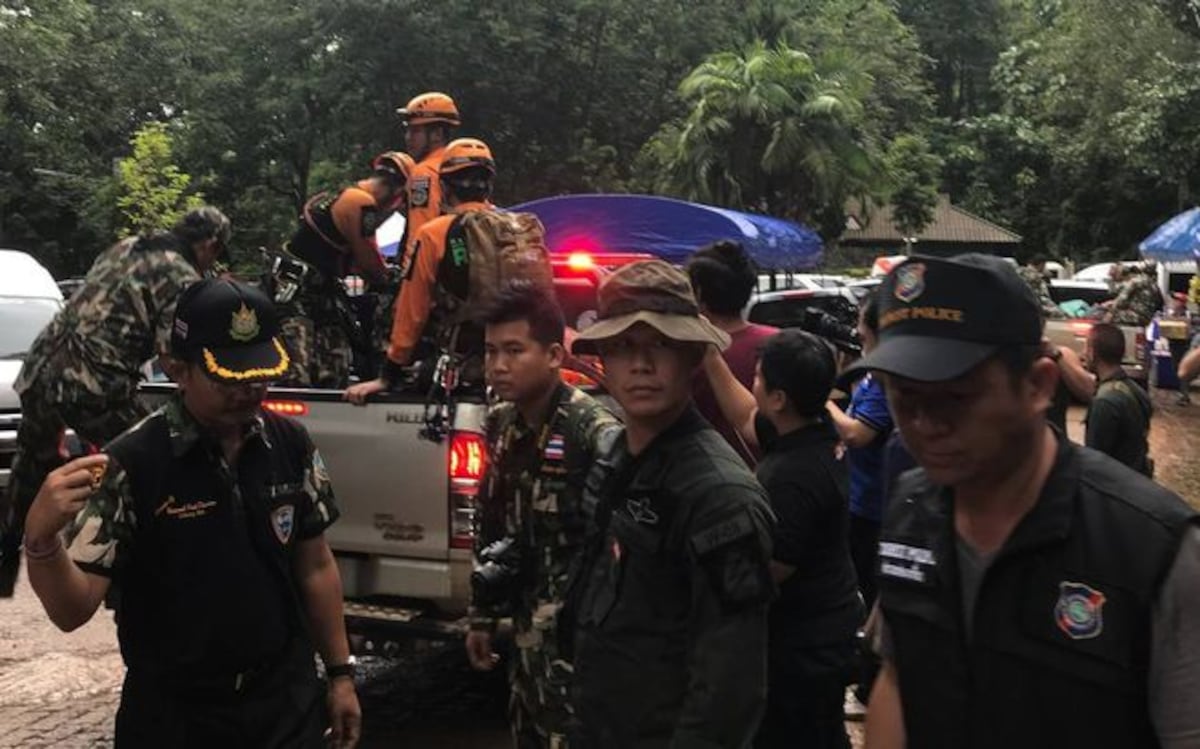 Hallan sanos y salvos a los niños atrapados en una cueva en Tailandia