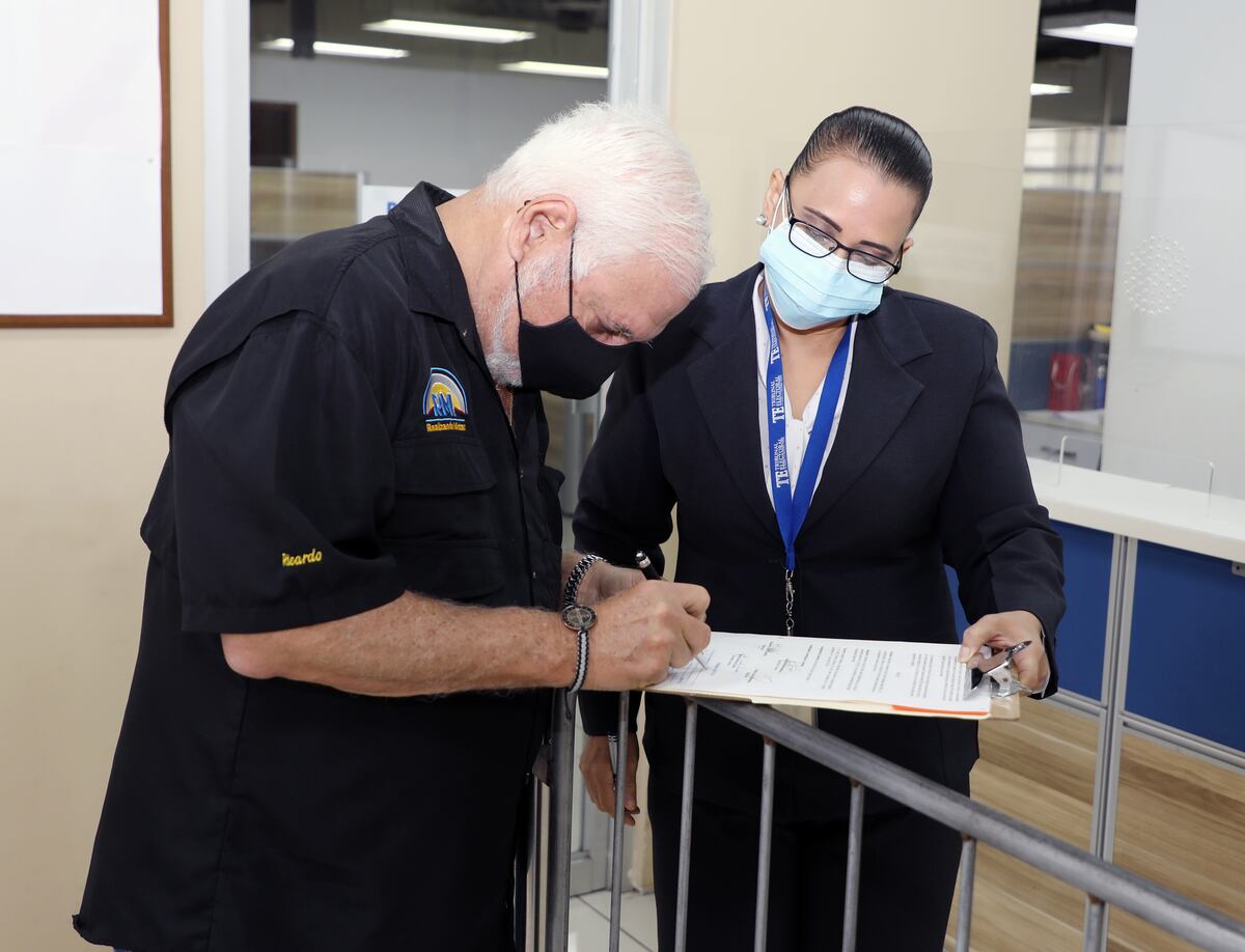 Ricardo Martinelli constituyó su partido político Realizando Metas 