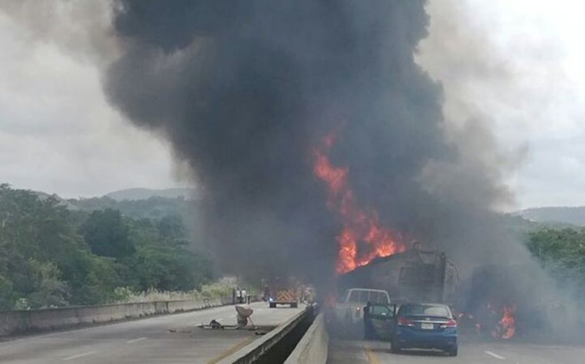 TRÁFICO DETENIDO. Camión cisterna se prende en la autopista Panamá-Colón