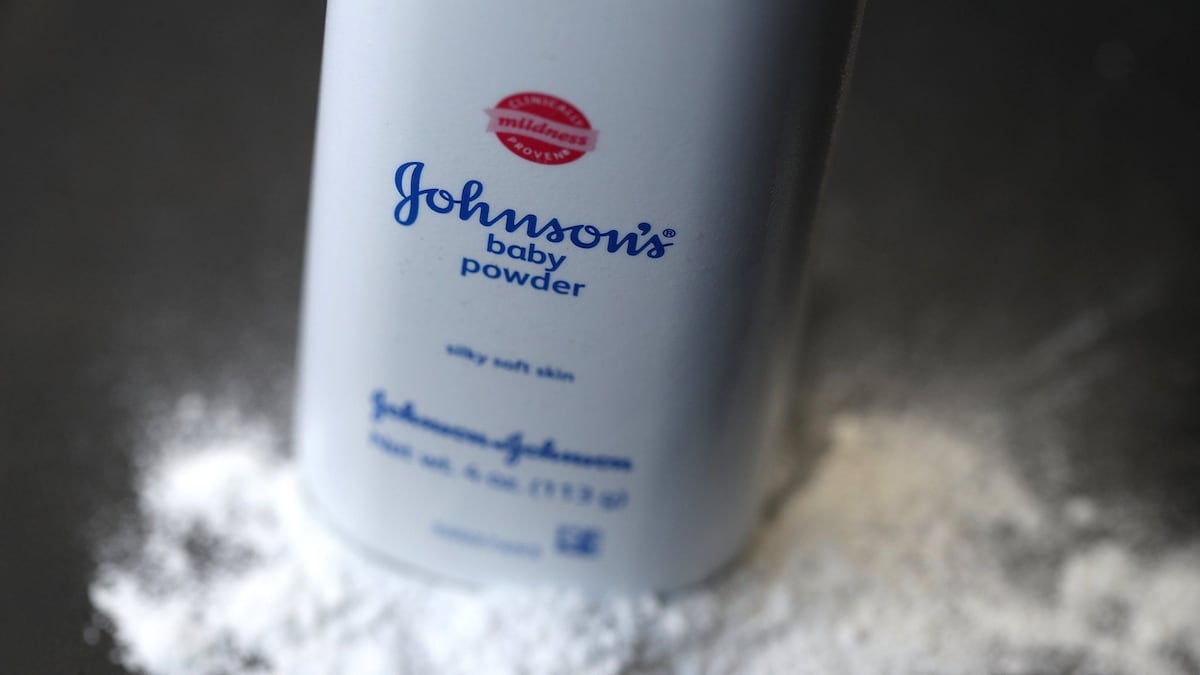 Talco para bebés de Johnson & Johnson es retirado en el mercado estadounidense