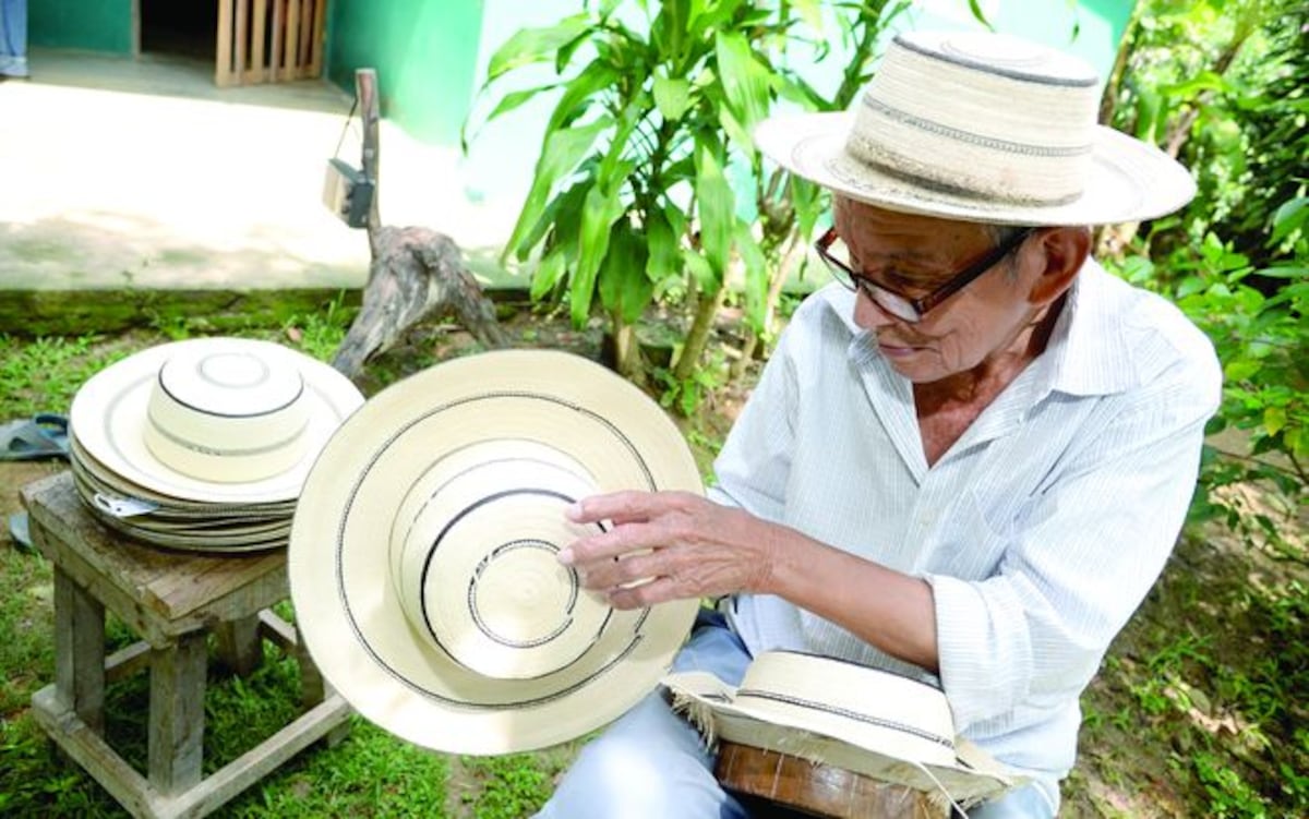 Lámina #12. Tu Patria, tu Historia: Vestuario masculino: El Sombrero Pintao: Orgullo de nuestra identidad y símbolo del hombre interiorano
