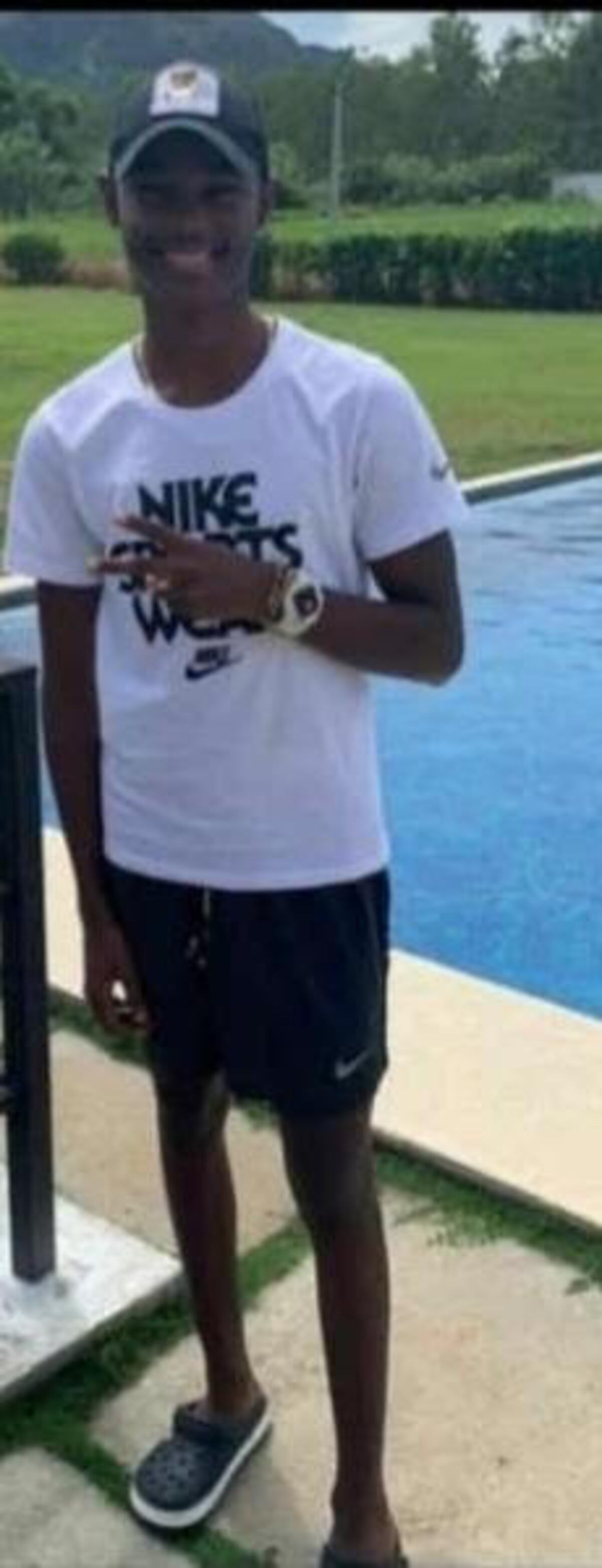 Tragedia. Joven iba a retirar su diploma, el taxi se accidenta y al intentar auxiliar a su mamá, un camión lo arrolló