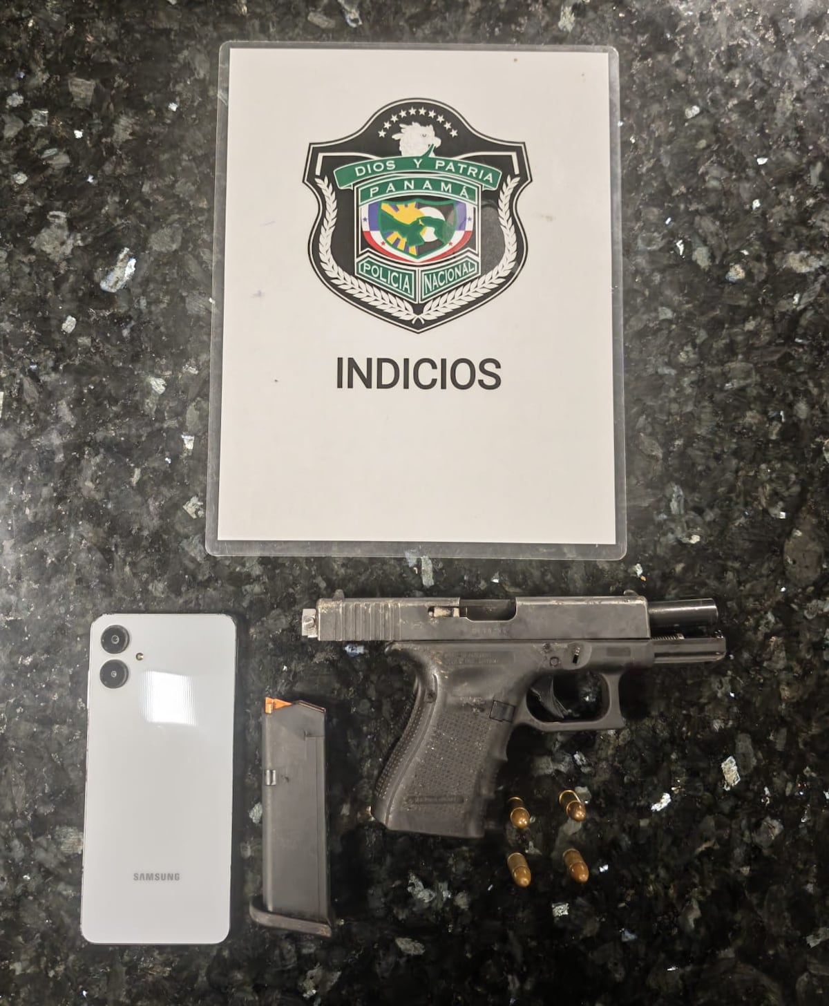 Operativos en la ciudad dejan dos hombres detenidos y dos armas incautadas en Chorrillo y Cerro Silvestre