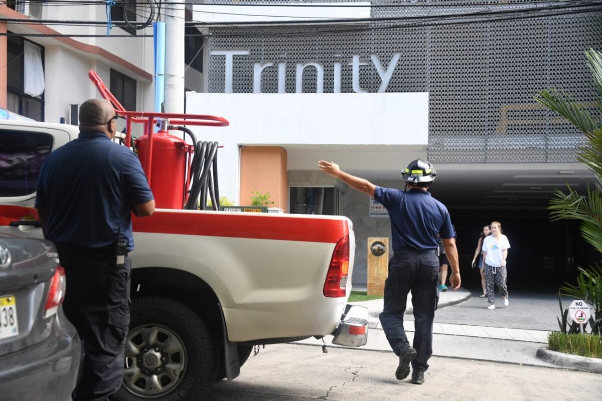 Bomberos atienden emergencia por otra fuga de gas en edificio en El Cangrejo. Video