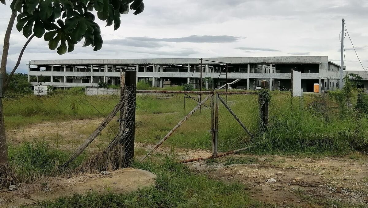 La demolerán. Nueva policlínica de Penonomé inconclusa