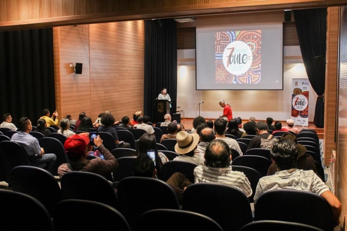 Indígenas se preparan para el inicio del Festival de Arte Dule