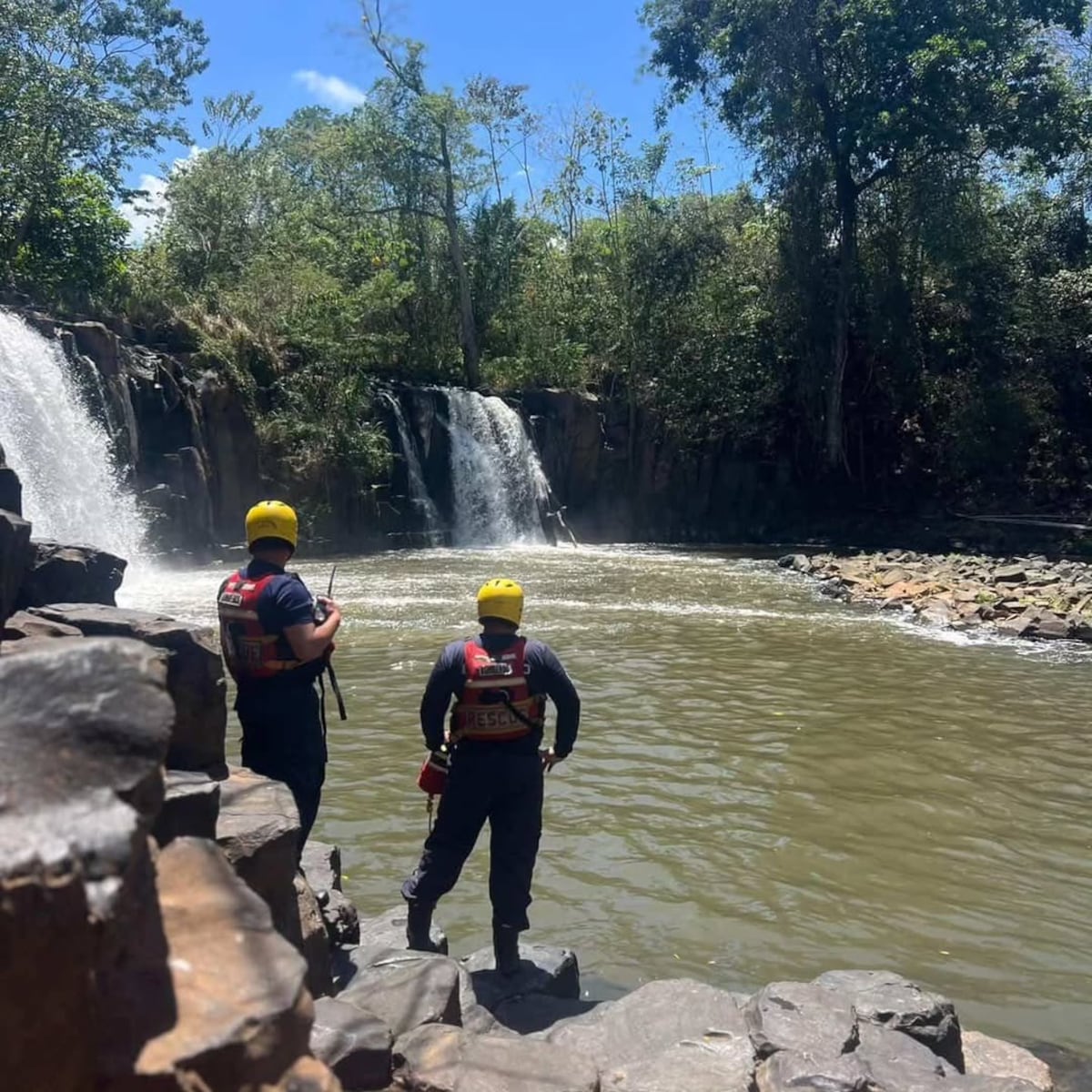 Se lanzó al agua y no volvió a salir: intensa búsqueda de menor de 14 años en el Chorro de La Chorrera