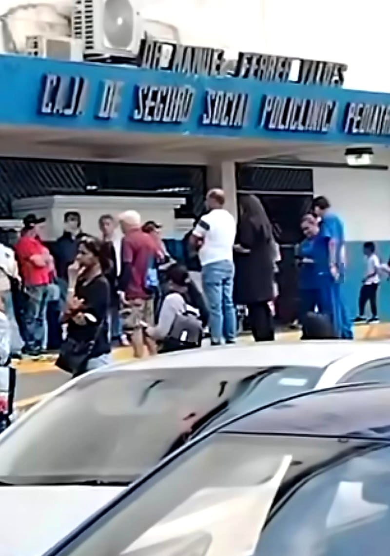 Evacúan policlínica en 5 de Mayo tras conato de incendio en área de vacunación