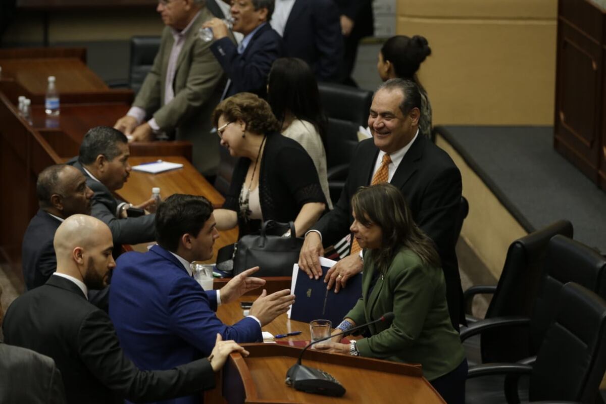 Gorday de Villalobos ministra de Educación es citada al pleno de la Asamblea 