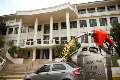 Solo por si no lo sabía: Magistrados en Panamá reciben 100 galones de gasolina gratis y pueden importar autos sin impuestos