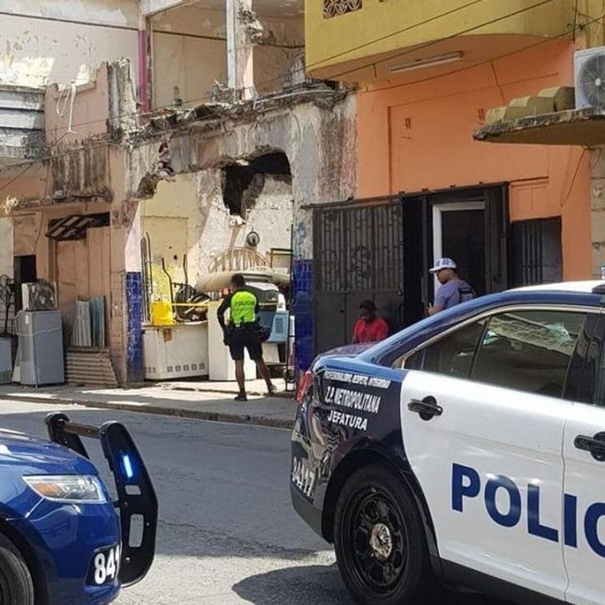Encuentran a un hombre sin vida en edificio en Santa Ana