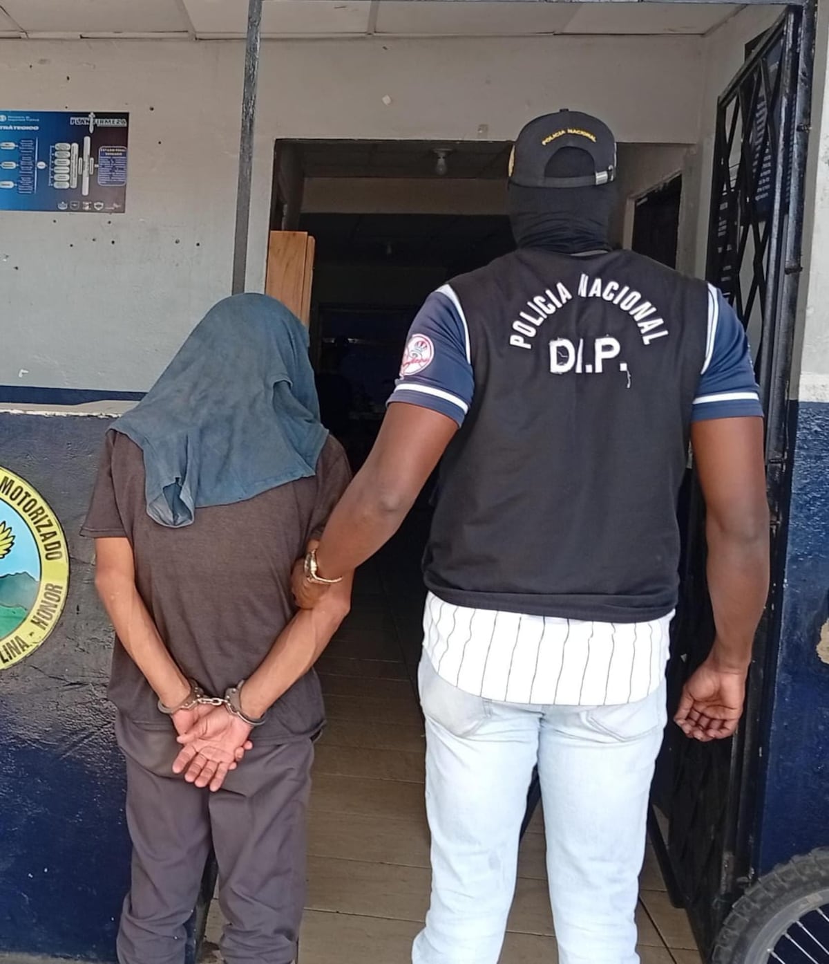 Tenía 10 años de condena sexual y lo encontraron en la comarca