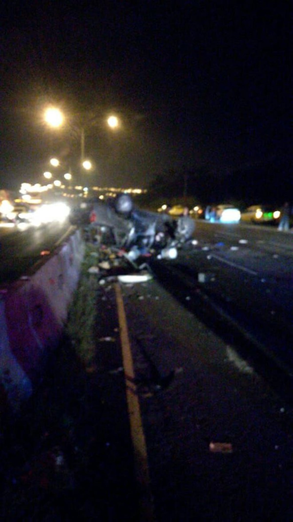 Aparatoso accidente. Vuelco deja un herido y enorme tranque en Arraiján