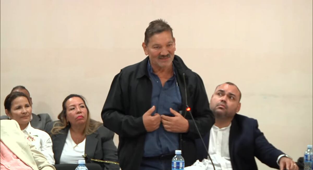 Juez sustituye arresto domiciliario por reporte semanal a Genaro López