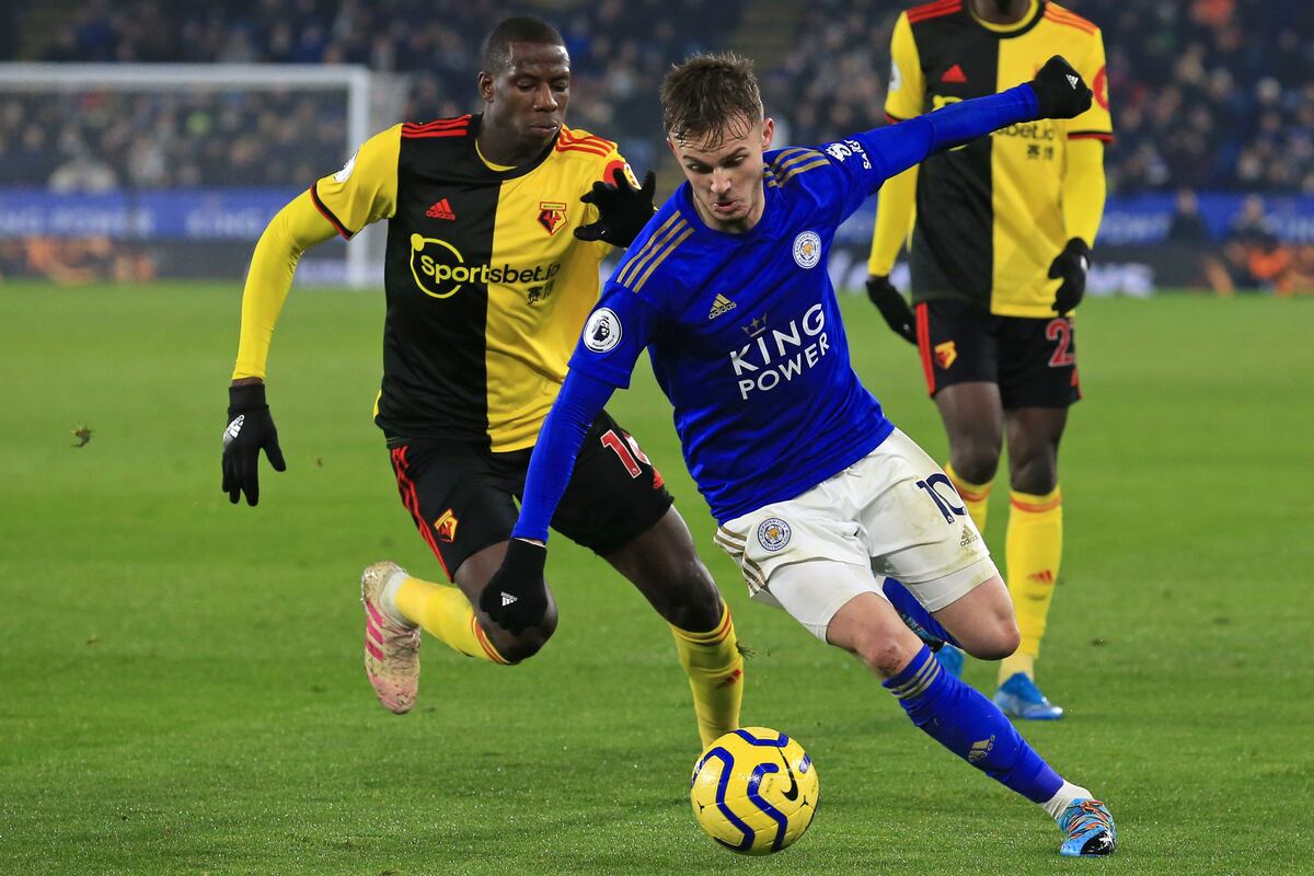 Leicester gana en Inglaterra y no le pierde el paso al Liverpool