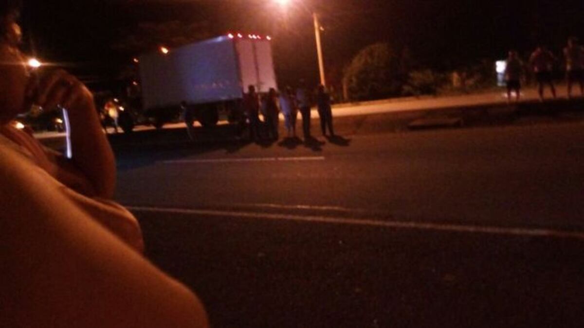 ¡AY, DIOS! Infante de dos años muere atropellado por camión en la Interamericana