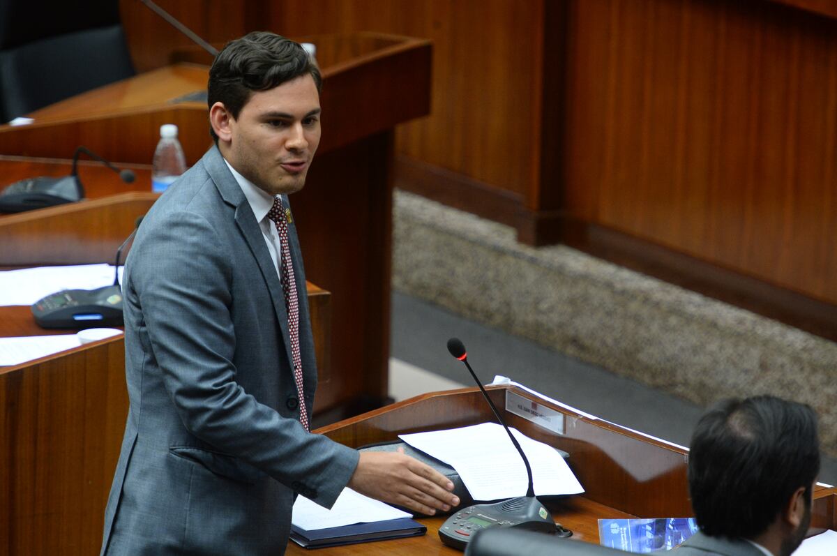 Empezó el debate para retirar el proyecto de acto constitucional