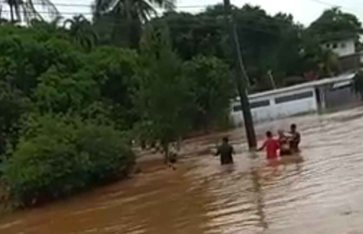 Severas inundaciones en Colón por más de dos horas de lluvia